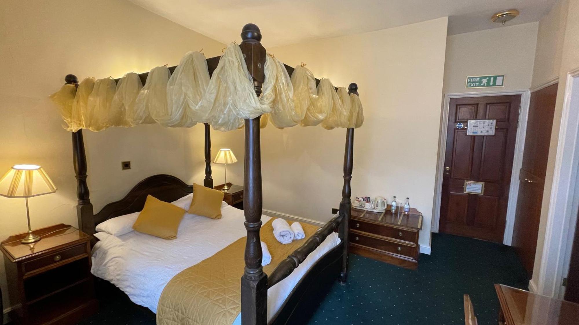 Crown Hotel Downham Market Zewnętrze zdjęcie